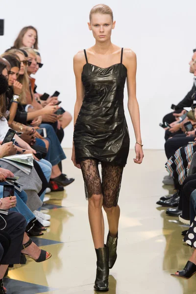 Look 17